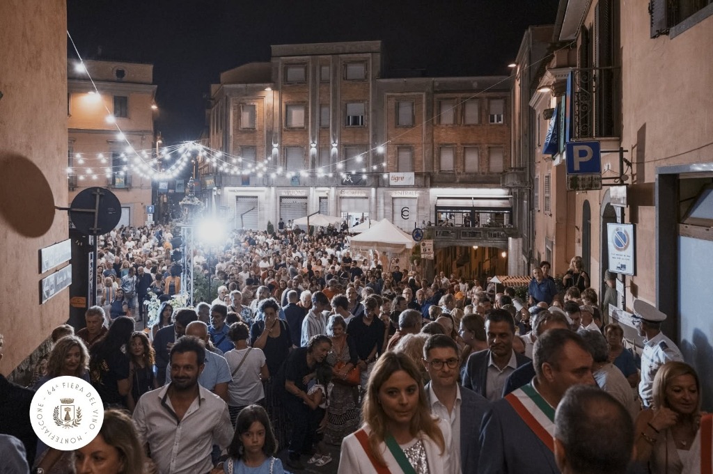 Corteo storico e sfilata per le vie di Montefiascone